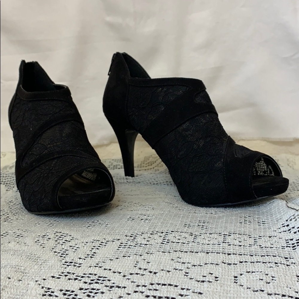 M by Marinelli Size 8 Black Lace Shoes